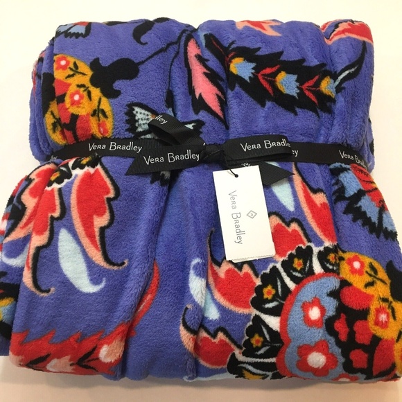 new Vera Bradley Fleece Throw Blanket 80" x 50" in Mural Garden - Picture 2 of 6